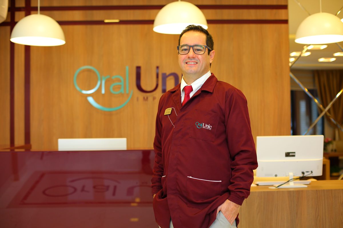 Dr. Diogo Velloso Gibbon na recepção da Oral Unic Lajeado