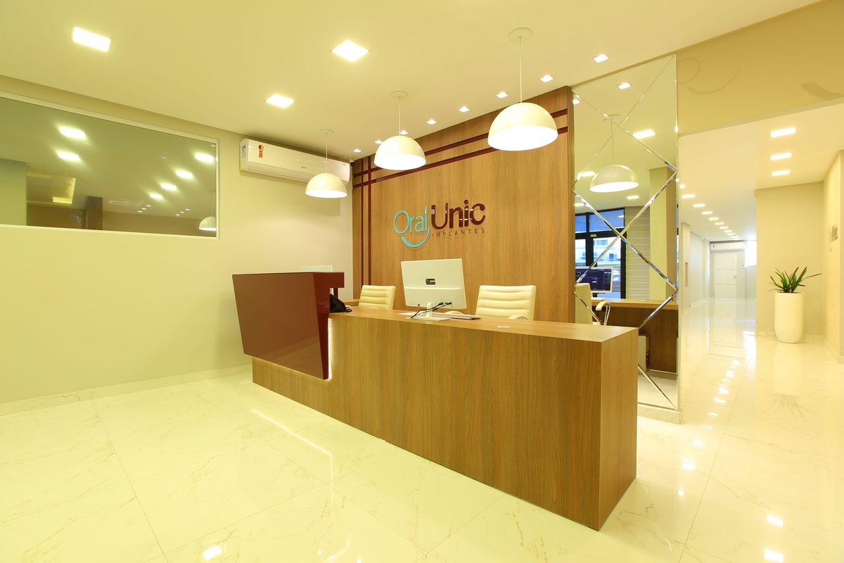 Balcão da recepção da Oral Unic Lajeado